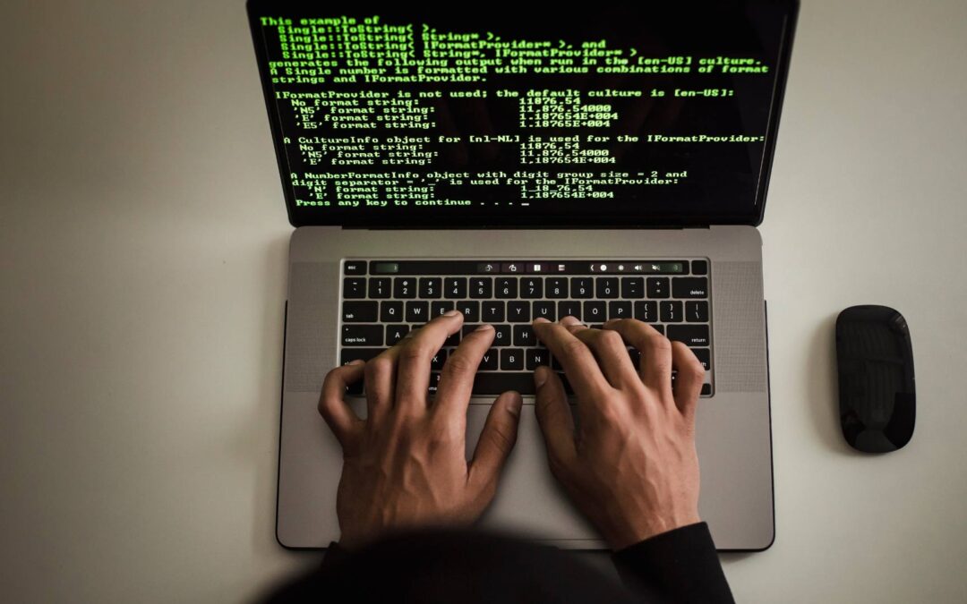 Comment devenir développeur web : parcours, compétences, et salaire